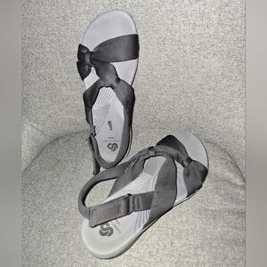 Clarks Cloudsteppers Arla Primrose Black Fabric SandalsColor: BlackSize: 8.5M